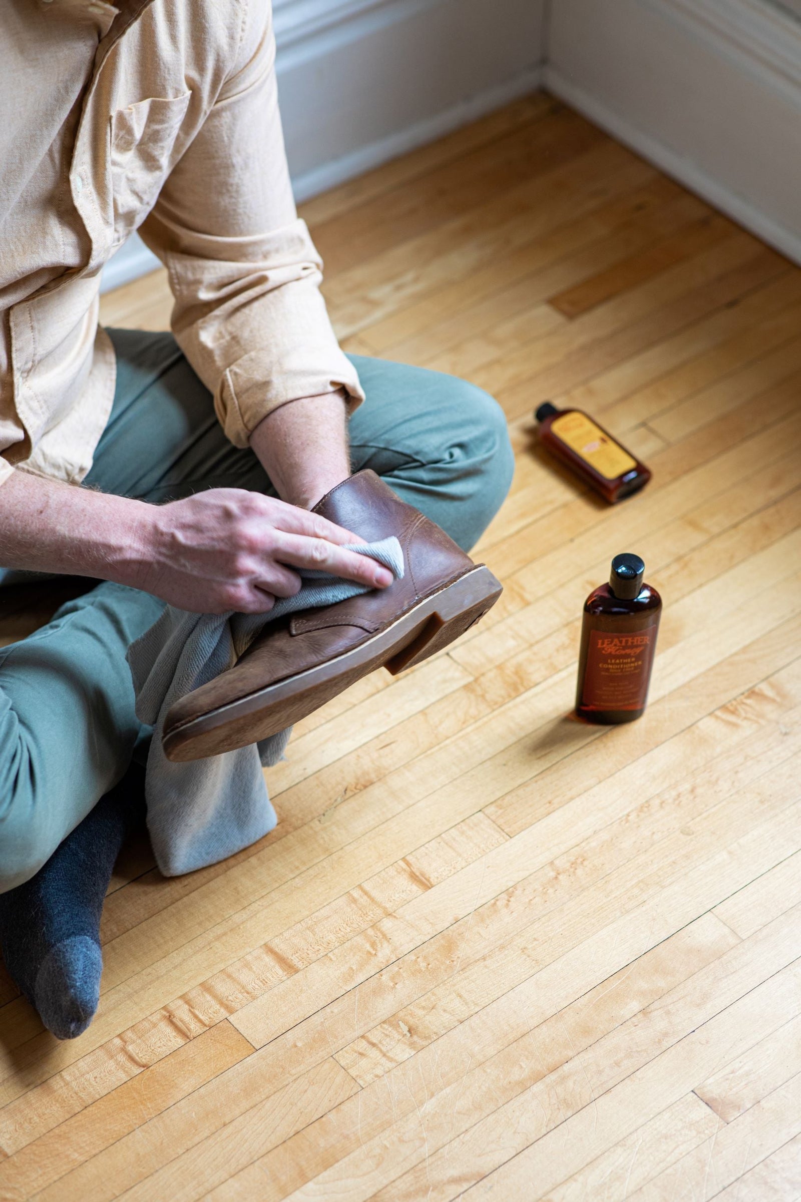 Should You Use Baby Wipes to Clean Leather?