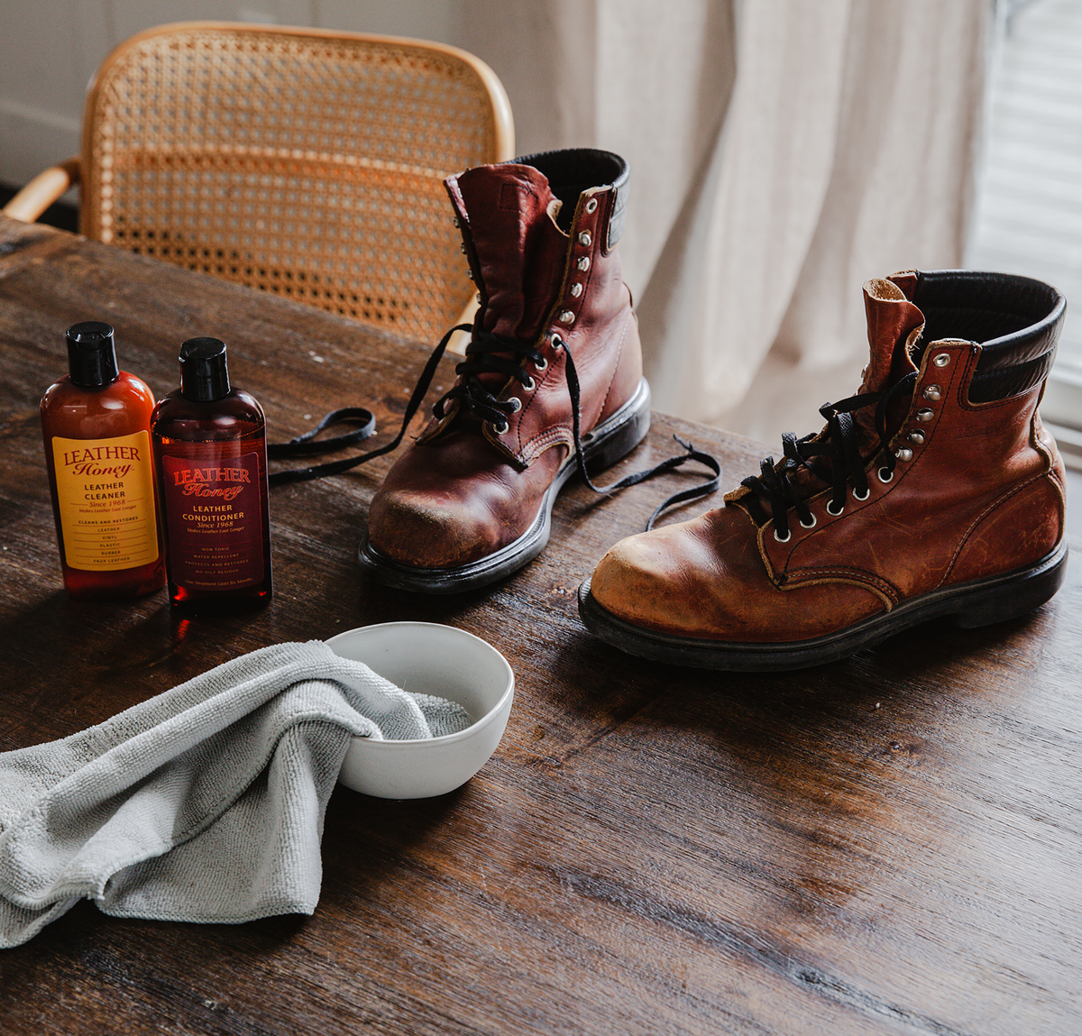 Leather boots cleaner